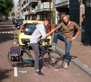 Honderd hipsters dominate the Amsterdam bike scene.